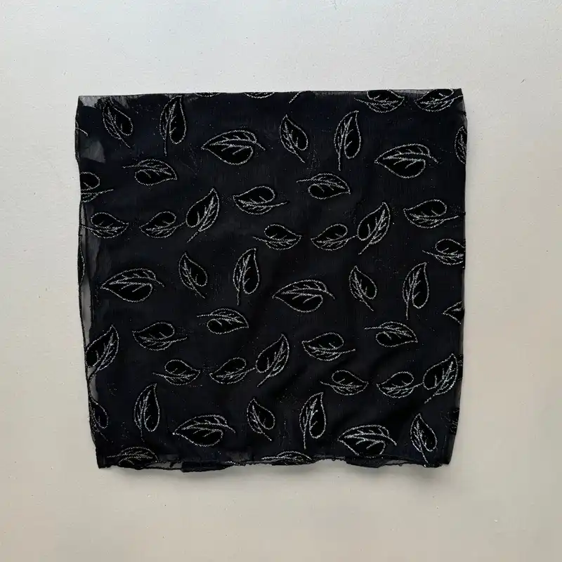 روسری زنانه مدل مینی توری برگ برگی برجسته نقره کوب قواره 75