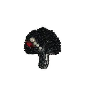 گل سینه زنانه مدل جواهردوزی