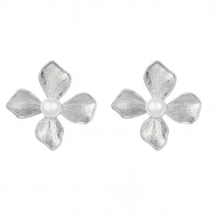 گوشواره میخی زنانه مدل گل