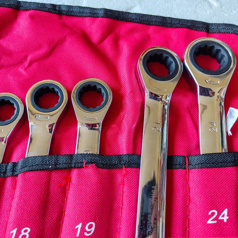 آچار یکسر تخت و یکسر رینگی جغجغه ای یونا مدل WPW2150 مجموعه 14 عددی آچار یکسر تخت و یکسر رینگی جغجغه ای یونا مدل WPW2150 مجموعه 14 عددی