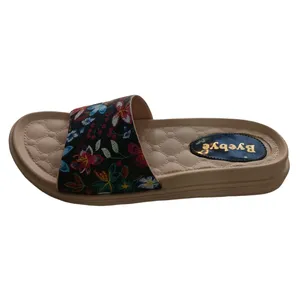 دمپایی زنانه مدل سنتی گلدار پلاستیکی کد 03