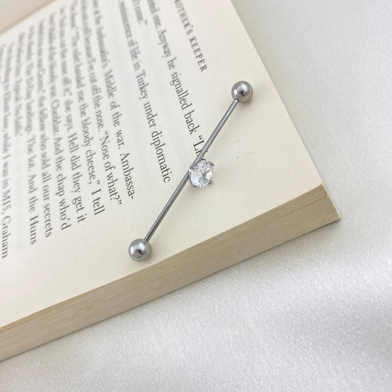 پیرسینگ گوش زنانه مدل اینداستریال طرح تک نگین کد P4453