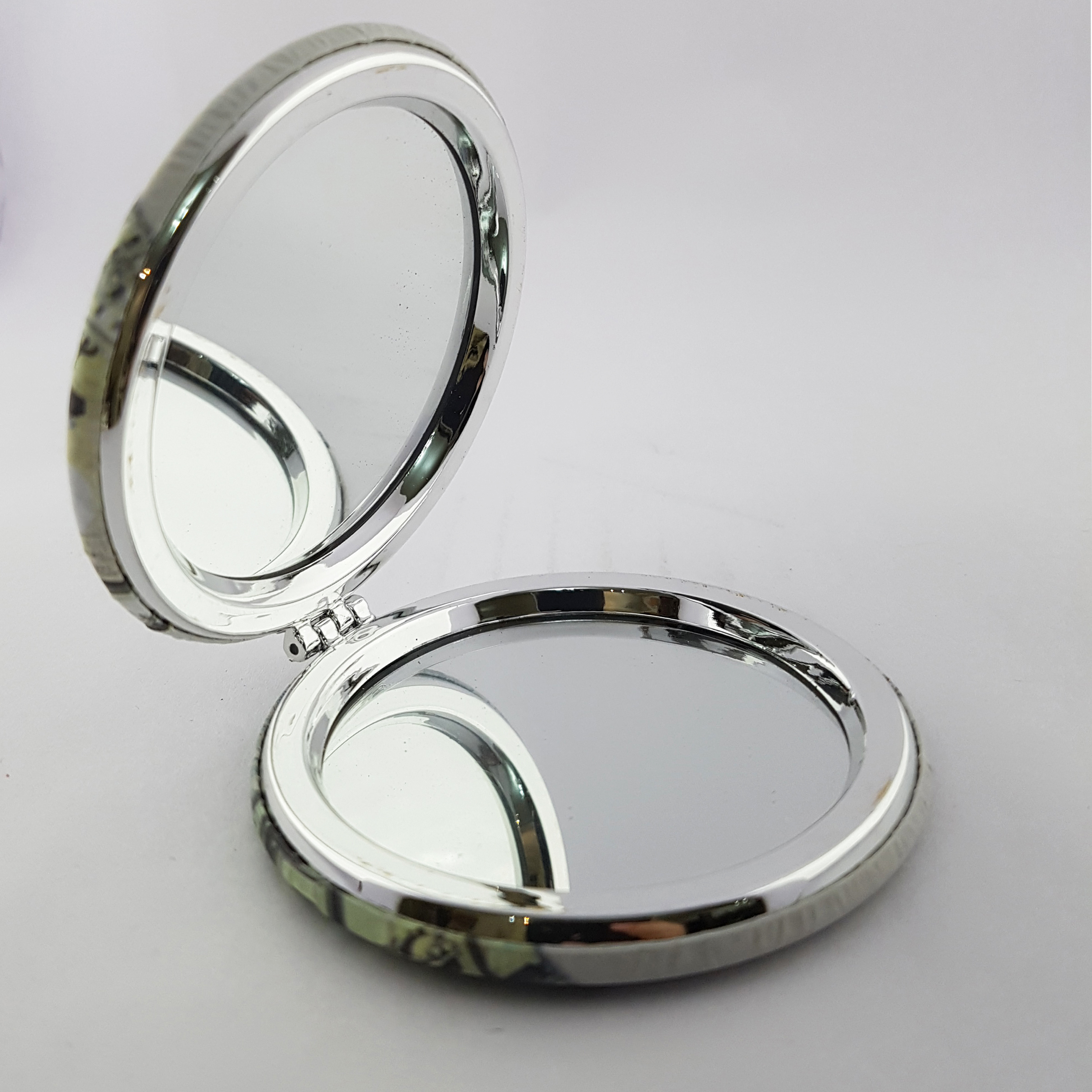 آینه جیبی طرح عروسک کد AR-58