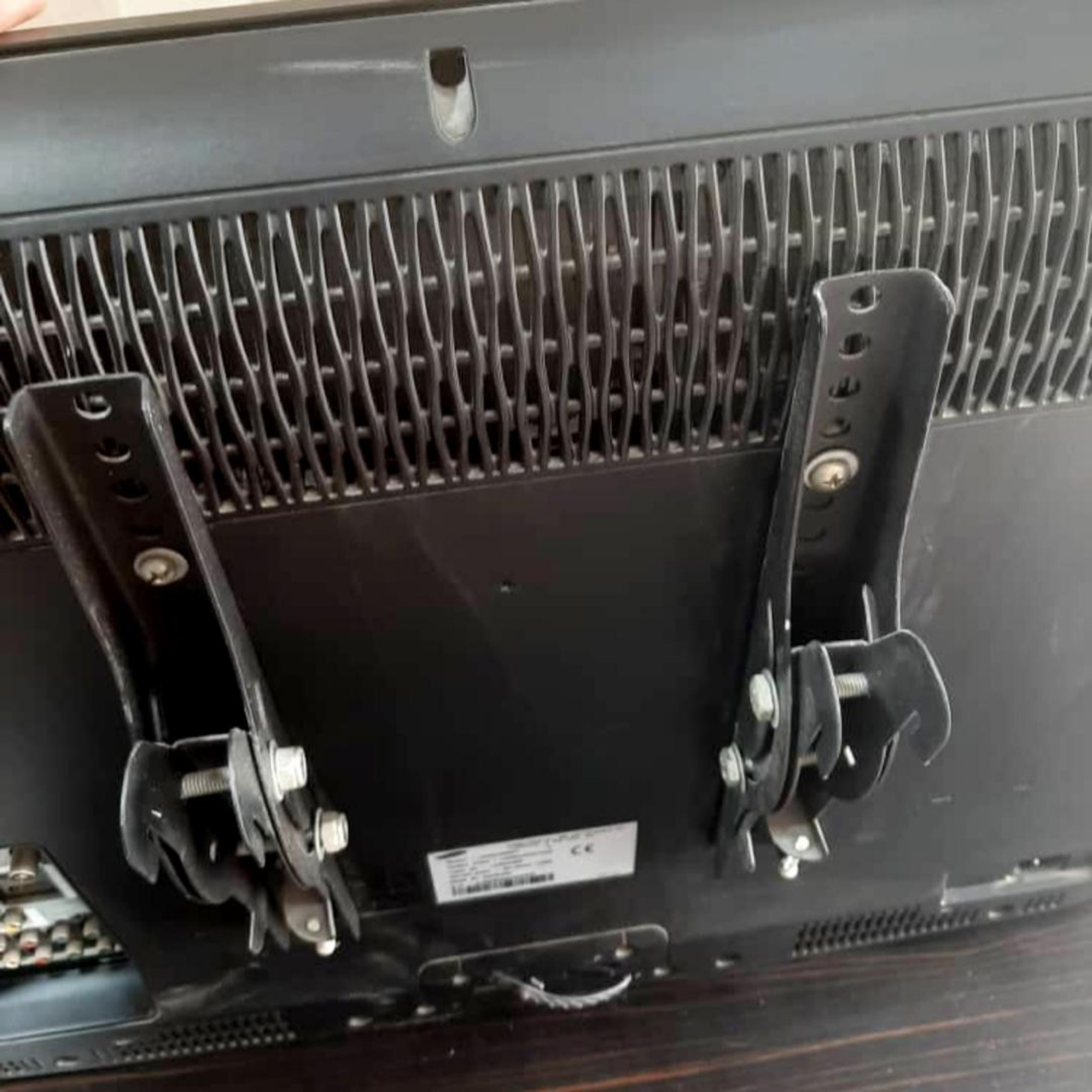 پایه دیواری تلویزیون اسیا کد 202 مناسب برای تلویزیون 32 تا 43 اینچ پایه دیواری تلویزیون اسیا کد 202 مناسب برای تلویزیون 32 تا 43 اینچ