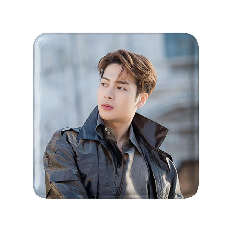 مگنت خندالو طرح جکسون گروه گات سون GOT7  مدل مربعی کد 20949