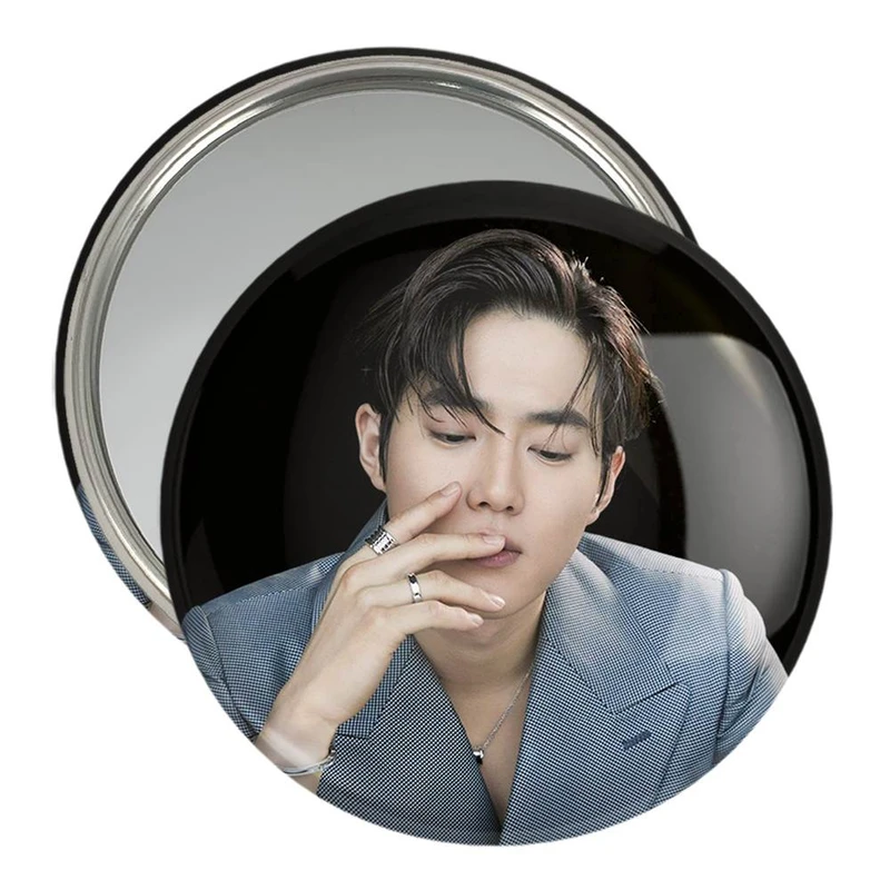 آینه جیبی خندالو مدل سوهو گروه اکسو EXO  کد 13504