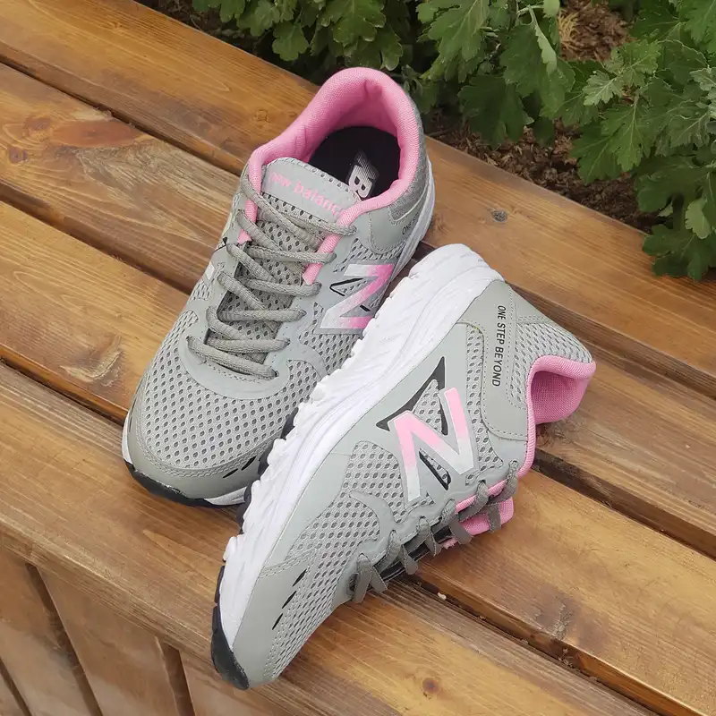 کفش پیاده روی زنانه مدل نیو رنگ طوسی