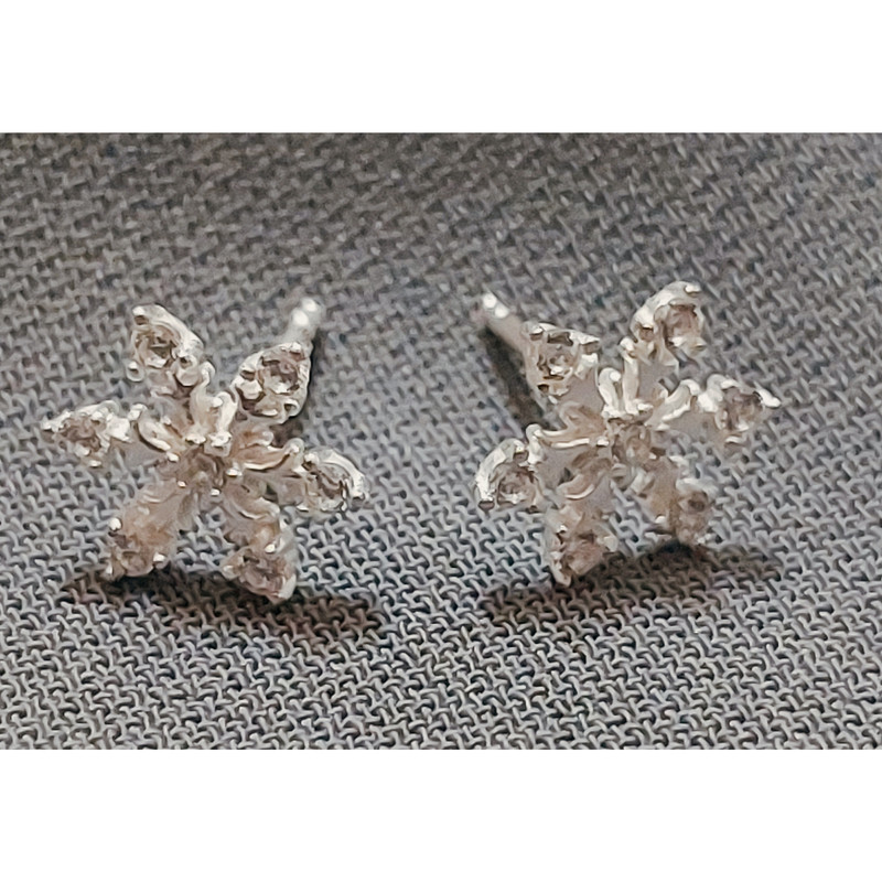 گوشواره نقره زنانه مدل دانه برف 2 گوشواره نقره زنانه مدل دانه برف 2