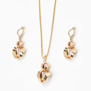 نیم ست طلا 18 عیار زنانه مدل روبرتو