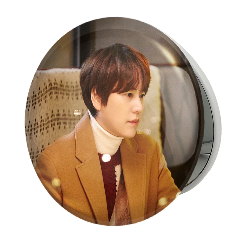 آینه جیبی خندالو طرح کیوهیون گروه سوپر جونیور Super Junior مدل تاشو کد 12166 