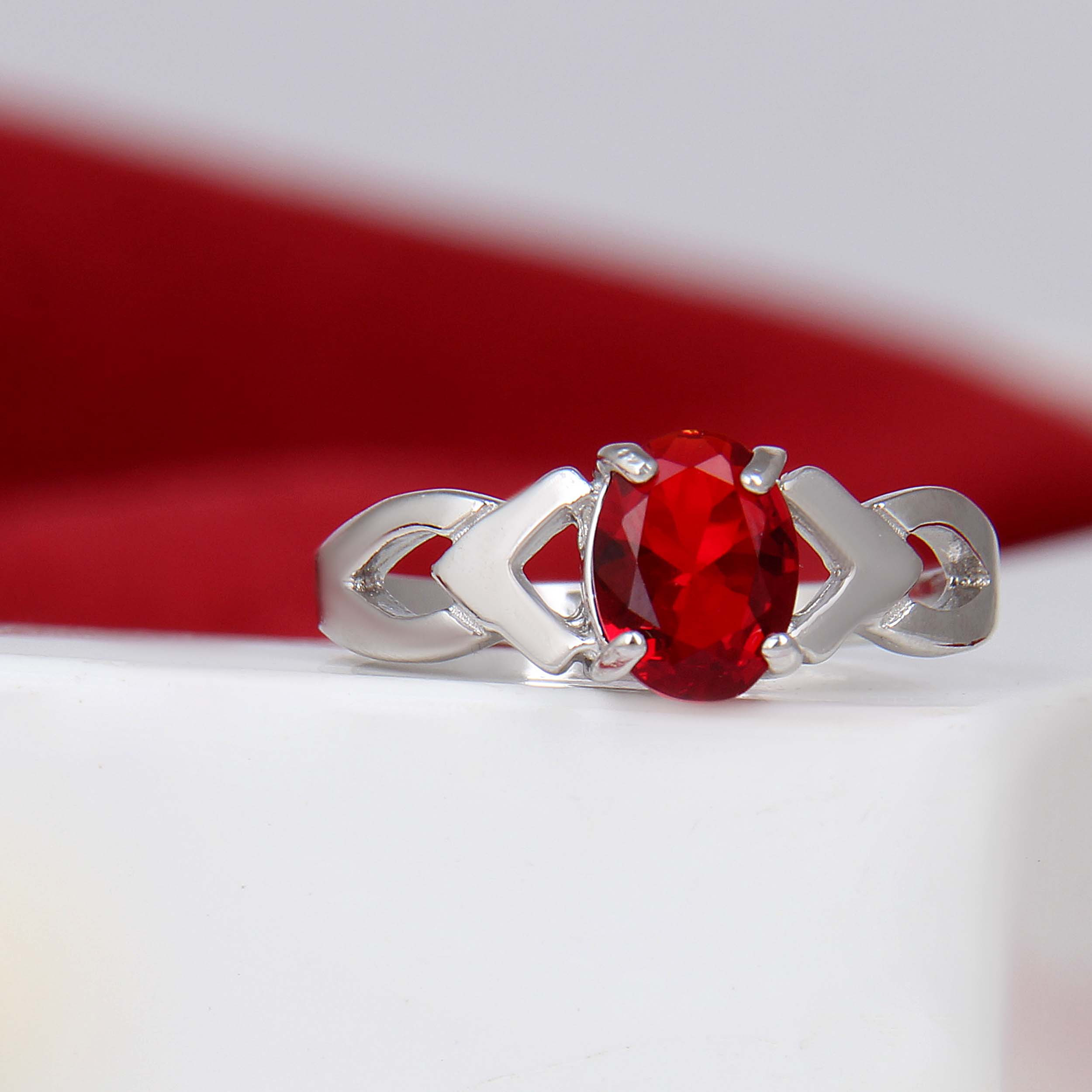 انگشتر نقره زنانه بازرگانی میلادی مدل سنگ کوارتز نگین برلیان بدون ریزش آبکاری رادیوم کد AWR_1345