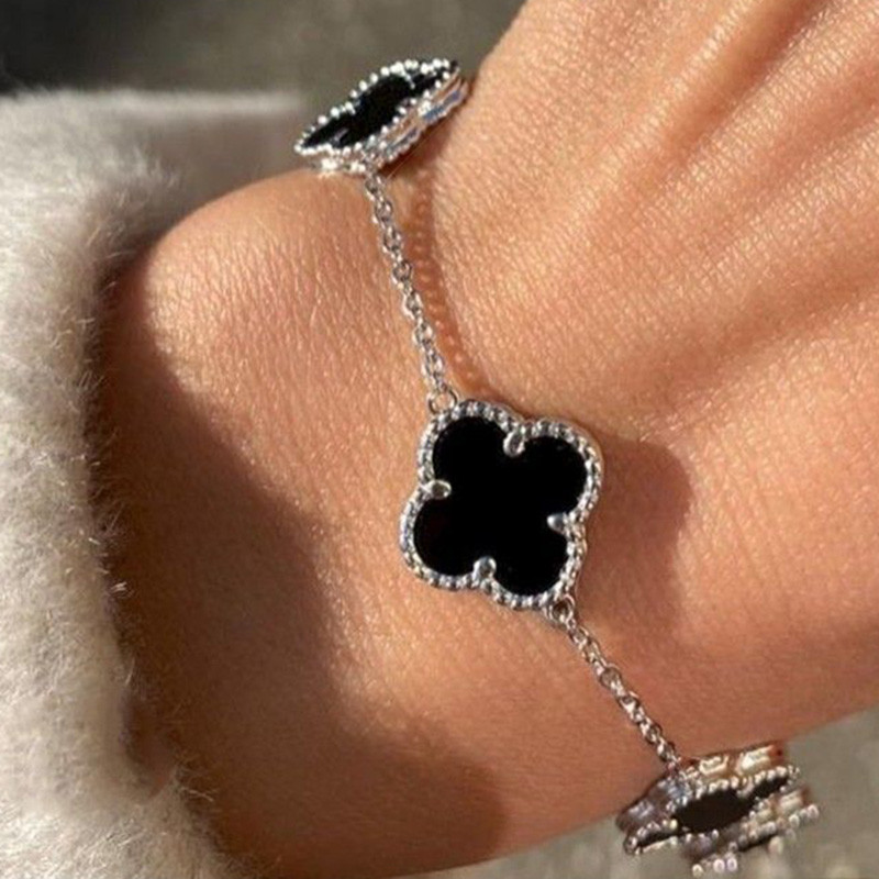 دستبند زنجیری نقره زنانه مدل ونکلیف