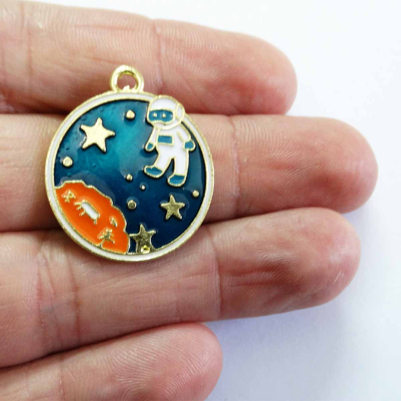 آویز گردنبند بچگانه مدل کهکشان و آدم فضایی کد 1018 AG