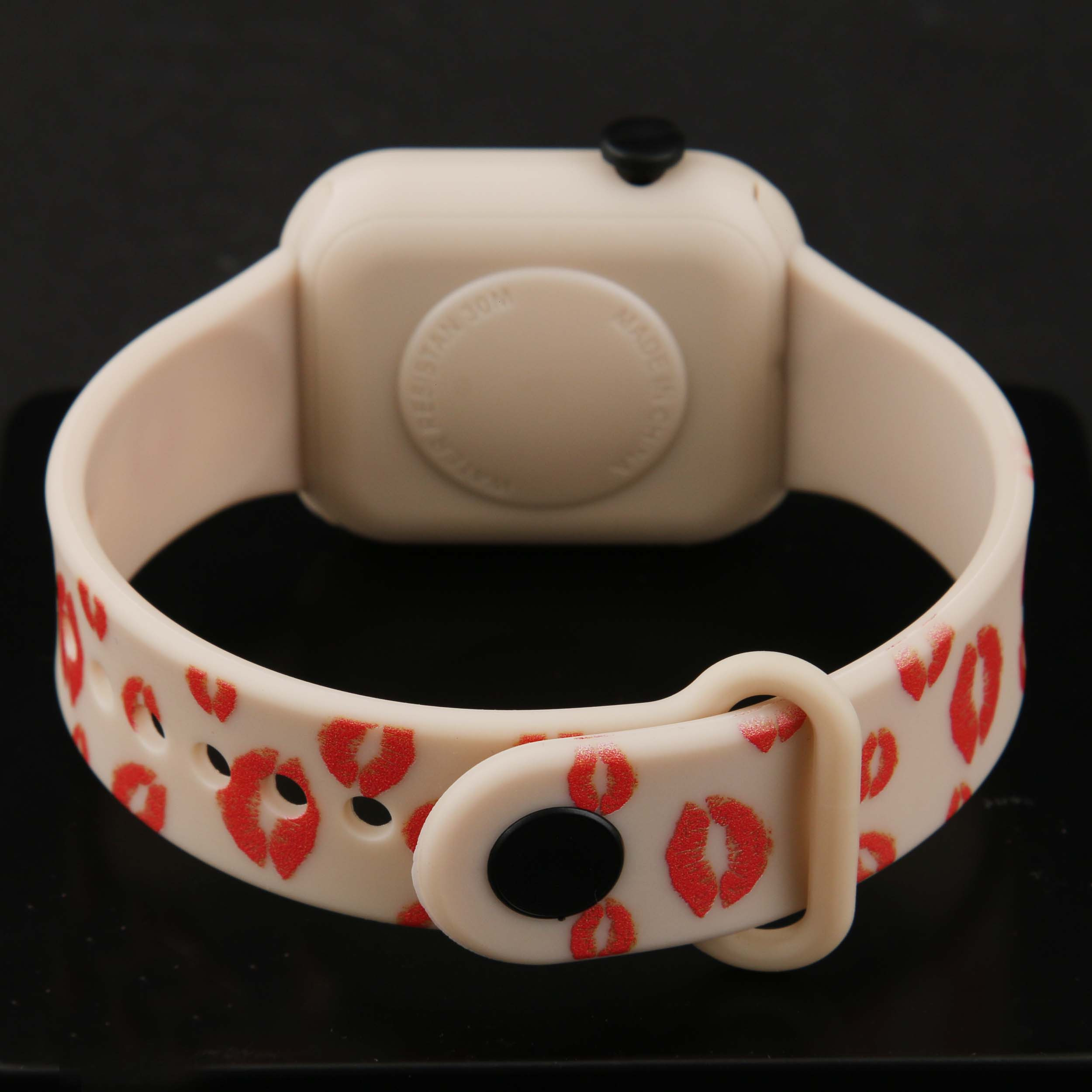 ساعت مچی دیجیتال زنانه مدل بند سلیکونی فانتزی کد WHW_375