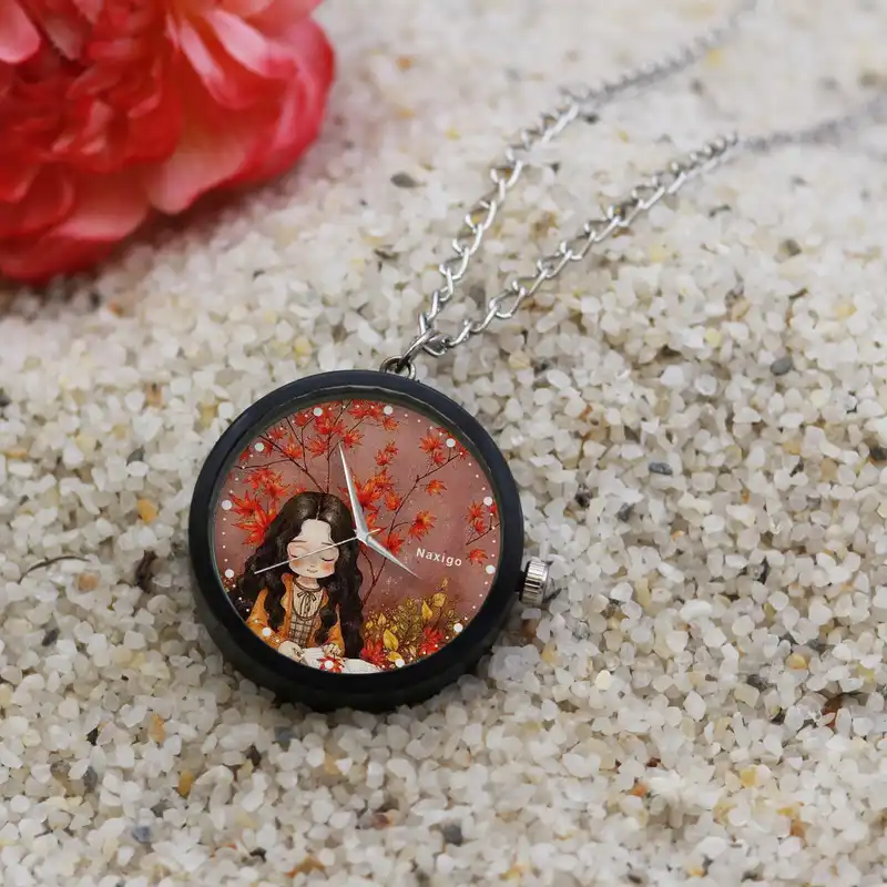 ساعت گردنبندی عقربه ای ناکسیگو مدل دختر پاییزی کد NF12634