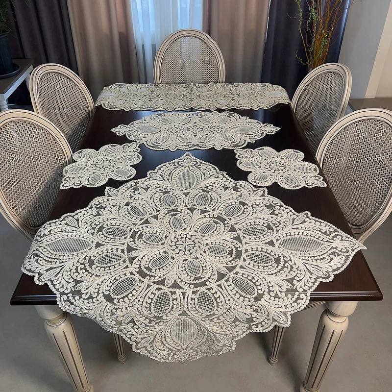 ست رومیزی 5 تکه مدل قیطان دوزی طرح صدف لمه دار