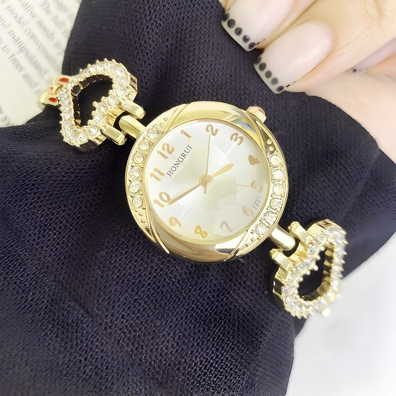 ساعت مچی عقربه ای زنانه هانگروی مدل قلب نگین دار ساعت مچی عقربه ای زنانه هانگروی مدل قلب نگین دار