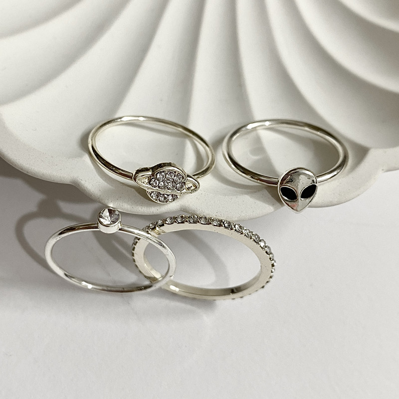 انگشتر زنانه مدل زحل مجموعه 4 عددی انگشتر زنانه مدل زحل مجموعه 4 عددی