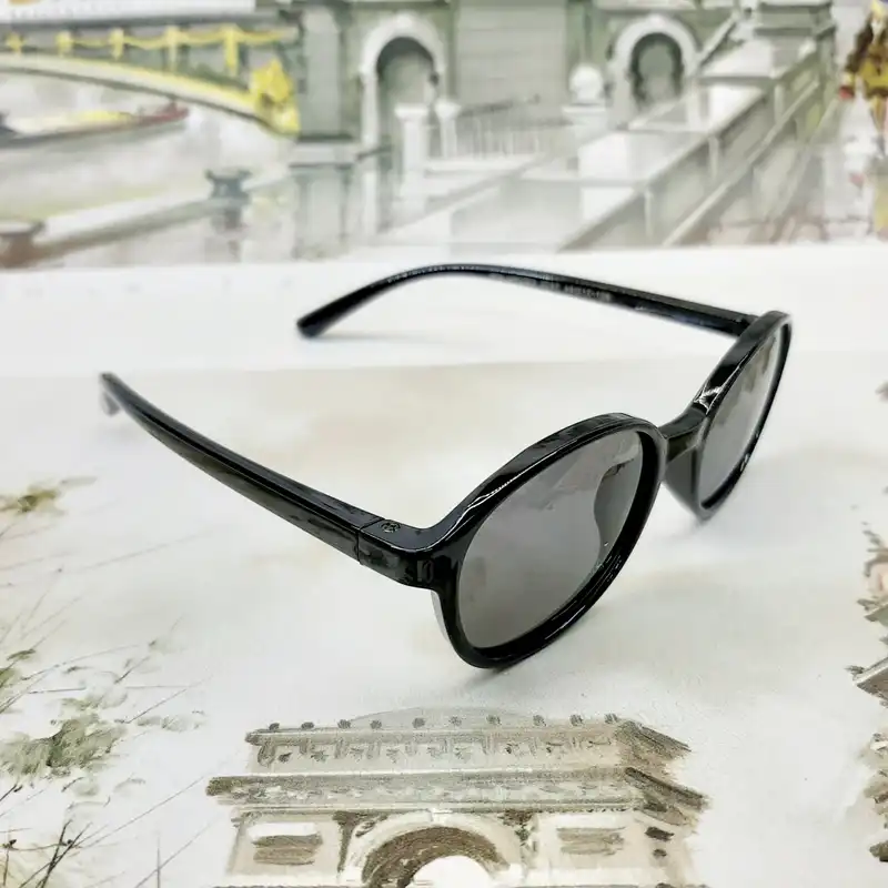 عینک آفتابی بچگانه مدل V8247bl