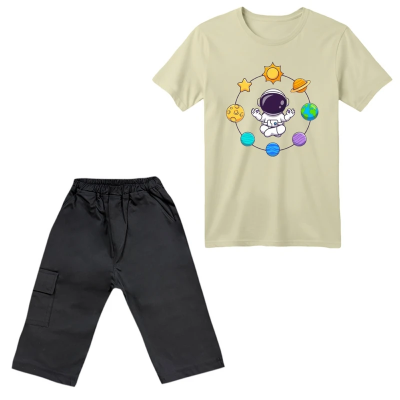 ست تی‌شرت آستین کوتاه و شلوارک پسرانه مدل فضانورد کد ۶ رنگ کرم