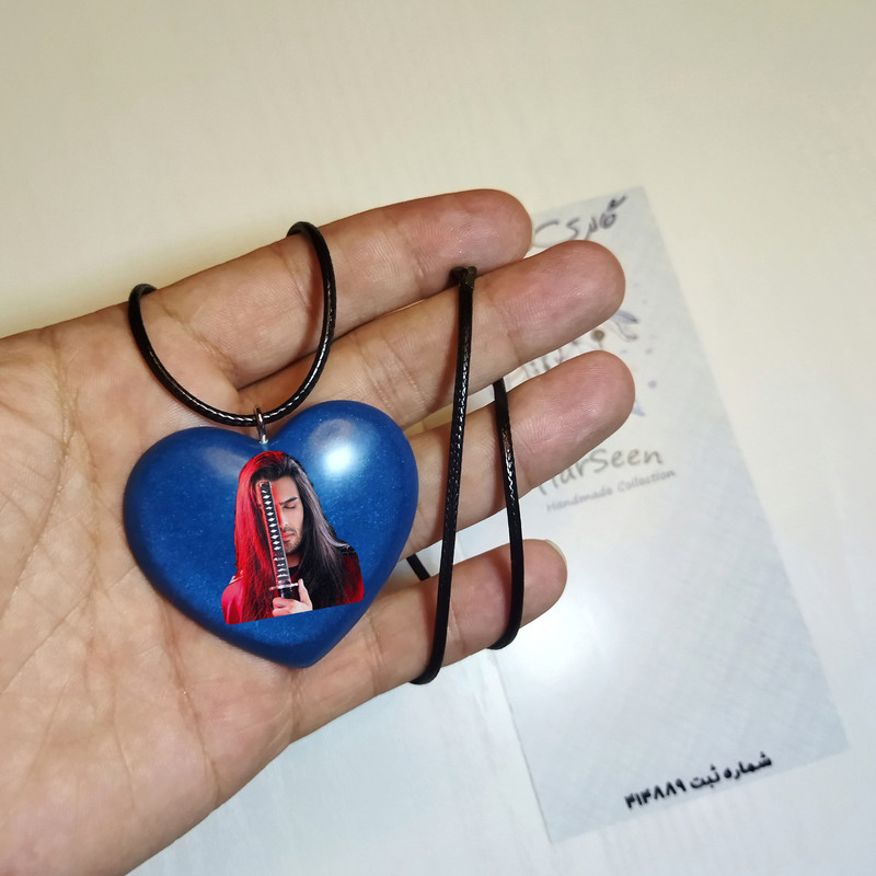 گردنبند دخترانه گالری تیارسین مدل رزینی طرح ماکان بند کد TR128