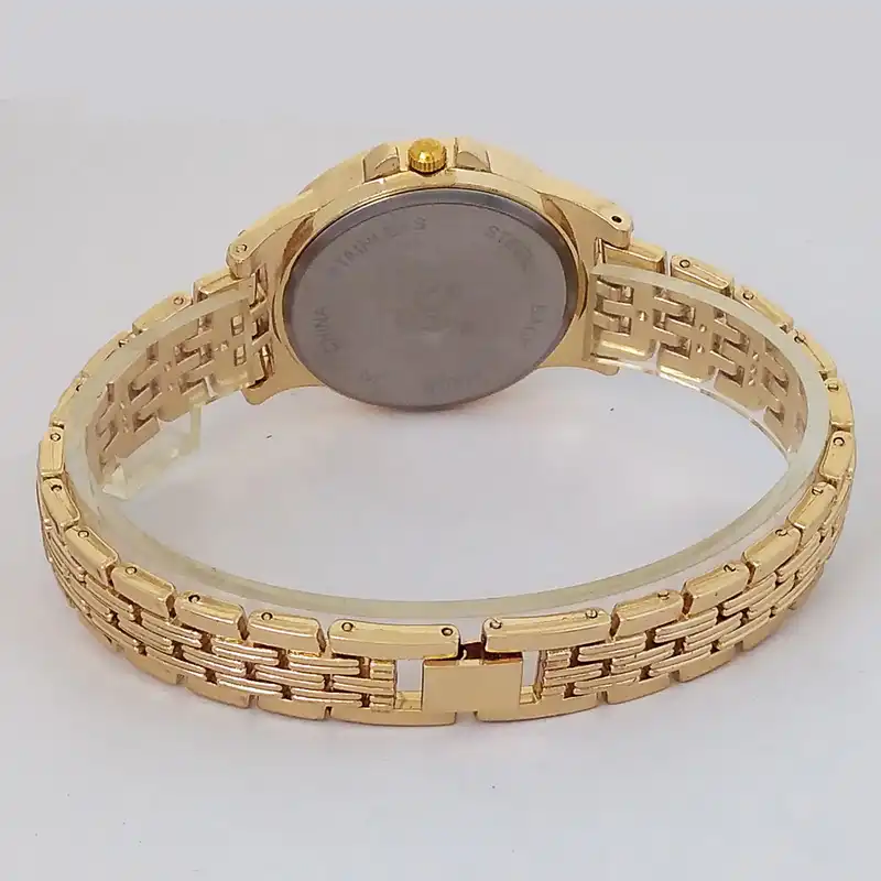 ساعت مچی عقربه ای زنانه مدل بندفلزی فانتزی پرنگین مجلسی کد 2032