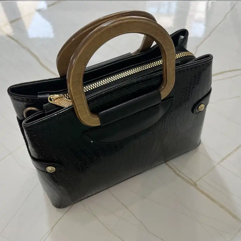 کیف دستی زنانه مدل چرمی دسته چوبی