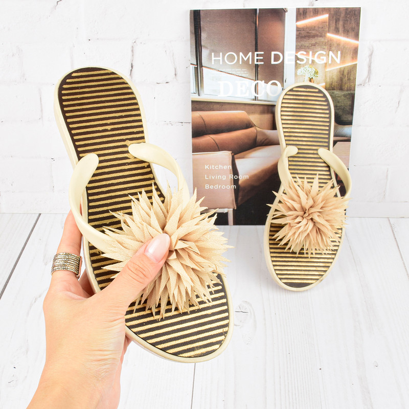 دمپایی لاانگشتی زنانه نیکتا مدل گل پارچه ای BZH.4026