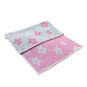 حوله دستی مدل شکوفه سایز 35x70سانتی متر