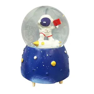 گوی موزیکال مدل astronaut--01 کد 30132