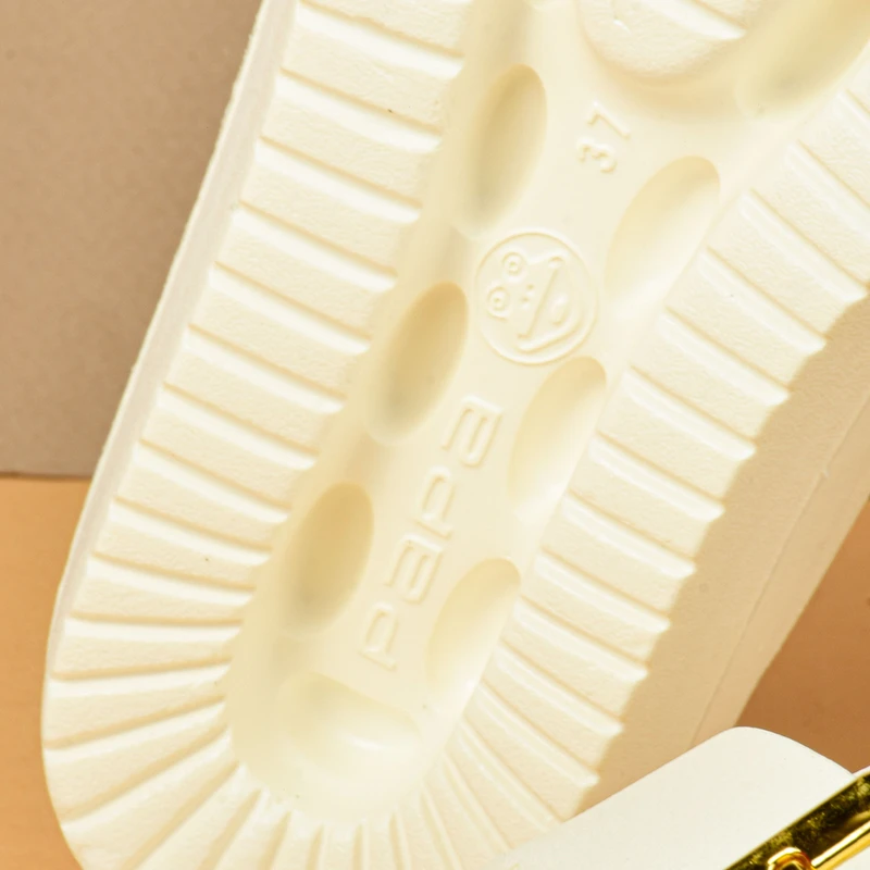 عکس شماره 28 : دمپایی زنانه پاپا مدل نقره کد 1662-cr