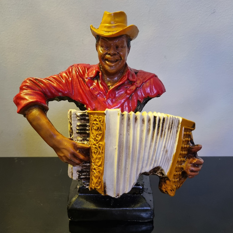 مجسمه مدل موسیقایی طرح نوازنده آکاردئون