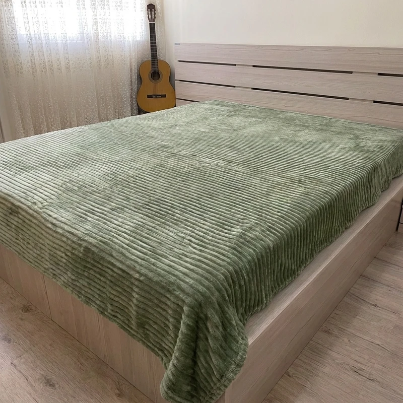 عکس شماره 2 : پتو مسافرتی مدل پلیسه دونفره سایز 220x200سانتی متر