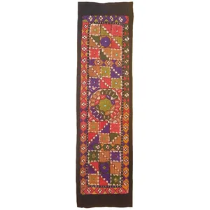 رومیزی سوزن دوزی کد SOOZRA70