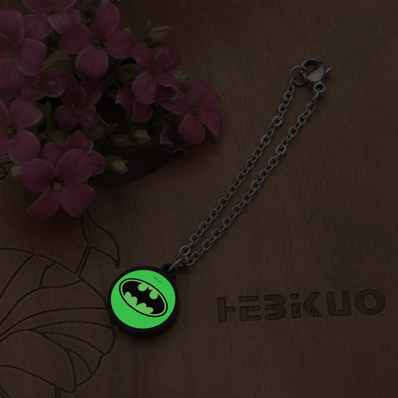 آویز ساعت زنانه ناکسیگو مدل شب تاب طرح بتمن کد AW8915 آویز ساعت زنانه ناکسیگو مدل شب تاب طرح بتمن کد AW8915