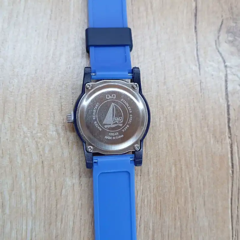 ساعت مچی عقربه ای بچگانه کیو اند کیو مدل VP34J062Y