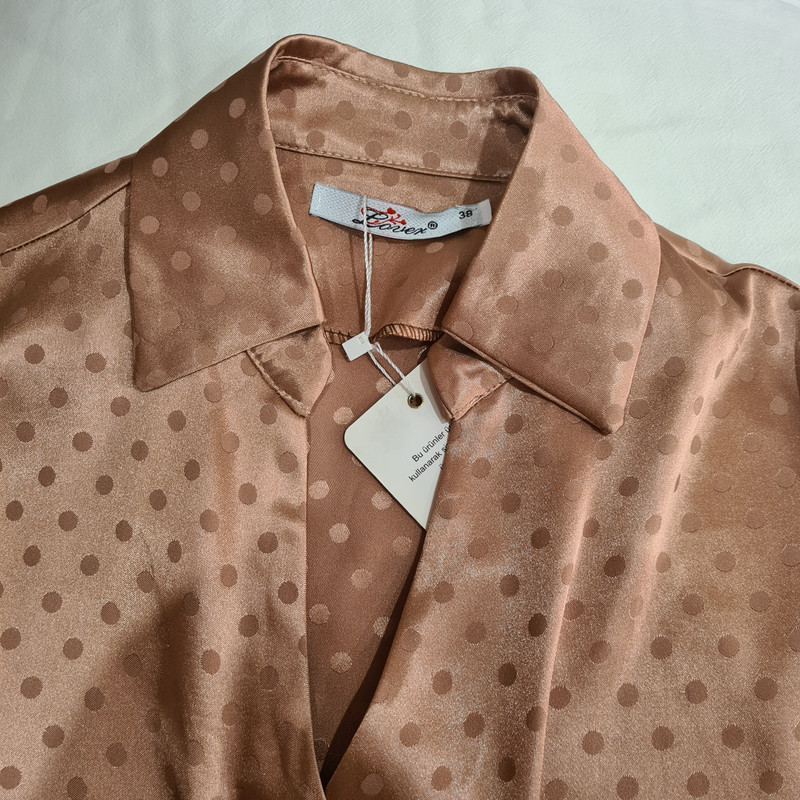 شومیز آستین بلند زنانه مدل ساتن خال خالی کد ۱