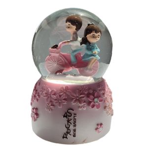 گوی موزیکال مدل چراغ دار گشت و گذار عاشقانه با دوچرخه