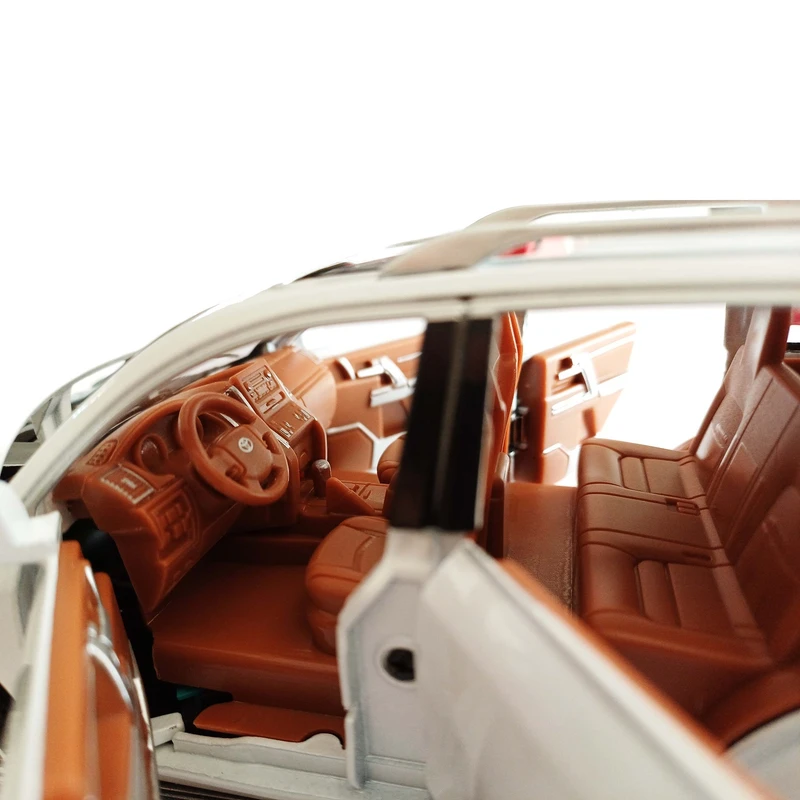 عکس شماره 7 : ماشین بازی مدل عقب کش فلزی سایز بزرگ طرح تویوتا لندکروز