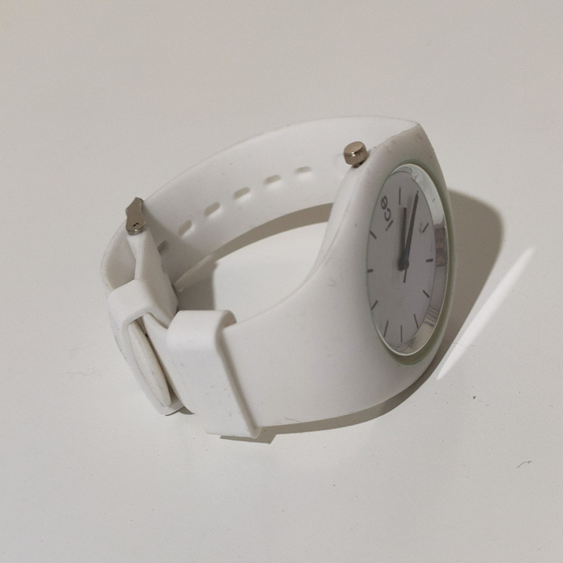 ساعت مچی عقربه ای مدل km 40