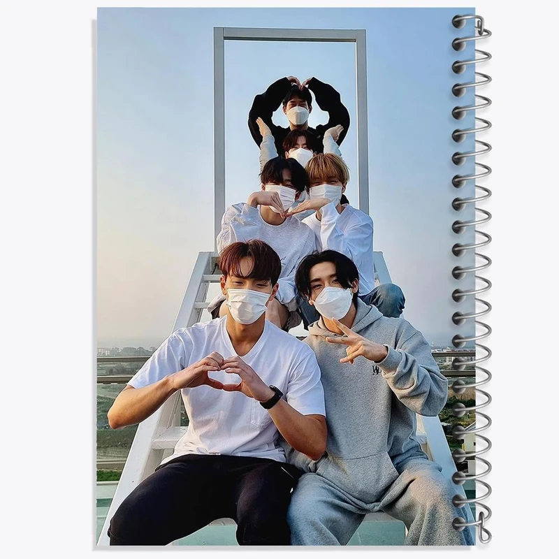 دفتر مشق 100 برگ خندالو طرح گروه مانستا اکس Monsta X کد 21204