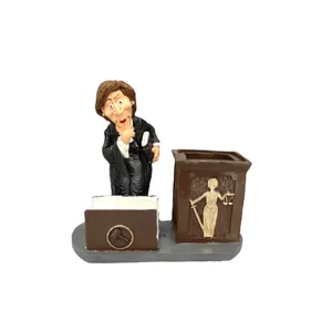 تندیس مدل جاکارتی و جاقلمی خانم وکیل