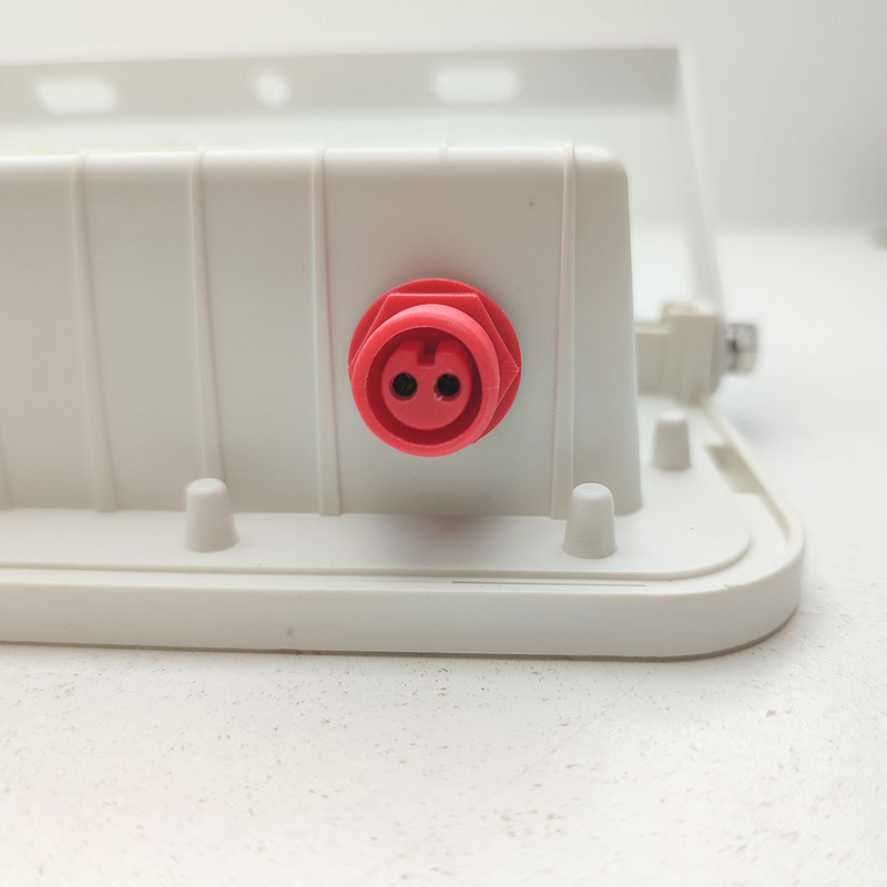 پروژکتور خورشیدی ویمکس مدل واترپروف کد V-76100 ظرفیت 100 وات