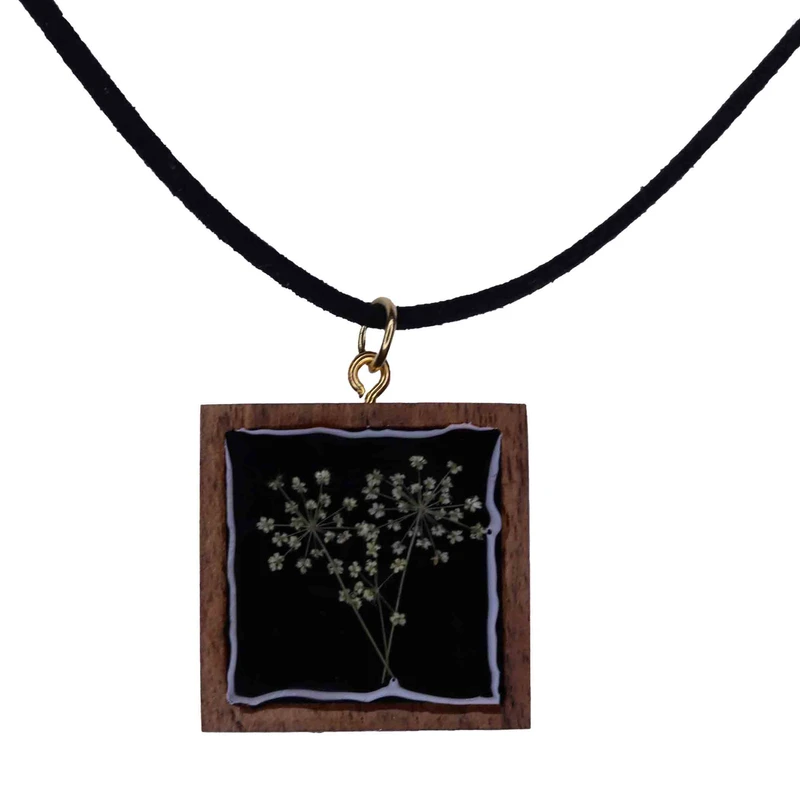 گردنبند زنانه مدل گل طبیعی مربع