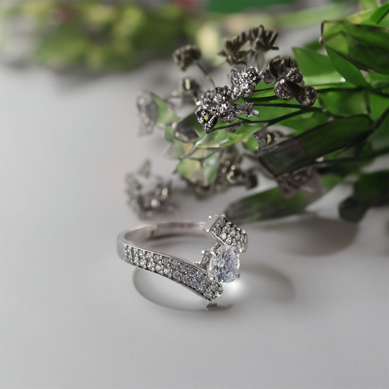 انگشتر نقره زنانه ملک زیور مدل سولیتر دوطرفه طرح جواهر کد 33 انگشتر نقره زنانه ملک زیور مدل سولیتر دوطرفه طرح جواهر کد 33