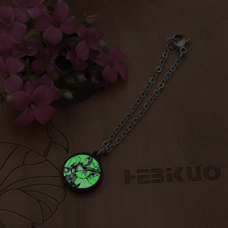 آویز ساعت زنانه ناکسیگو مدل شب تاب طرح Apex Legends کد AW9038