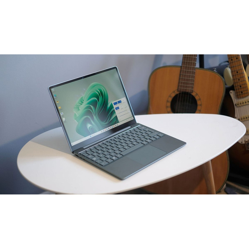 لپ‌تاپ مایکروسافت مدل Surface Laptop Go 3 با پردازنده Core i5-1235U، رم LPDDR5 16GB ، حافظه SSD با ظرفیت 256GB، نمایشگر لمسی 12.4 اینچ PixelSense، دارای حسگر اثر انگشت، سیستم‌عامل Windows 11