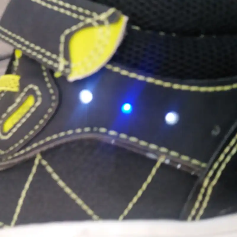 نیم بوت پسرانه الایو مدل bR74321 چراغدار