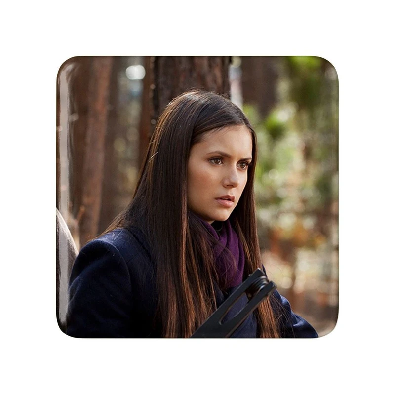 مگنت خندالو مدل الینا گیلبرت خاطرات یک خون آشام  The Vampire Diaries  کد 23671