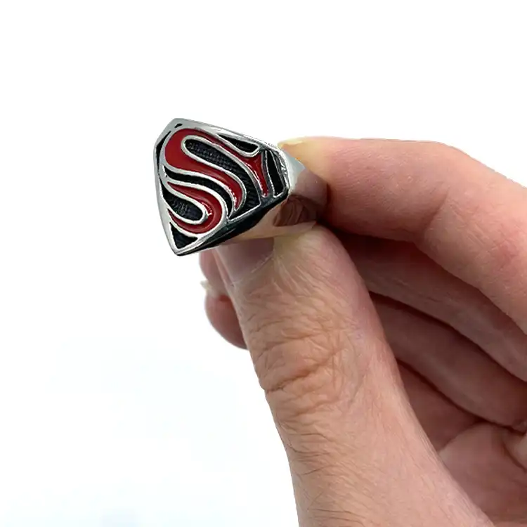 انگشتر مدل سوپرمن طرح حرف S انگلیسی